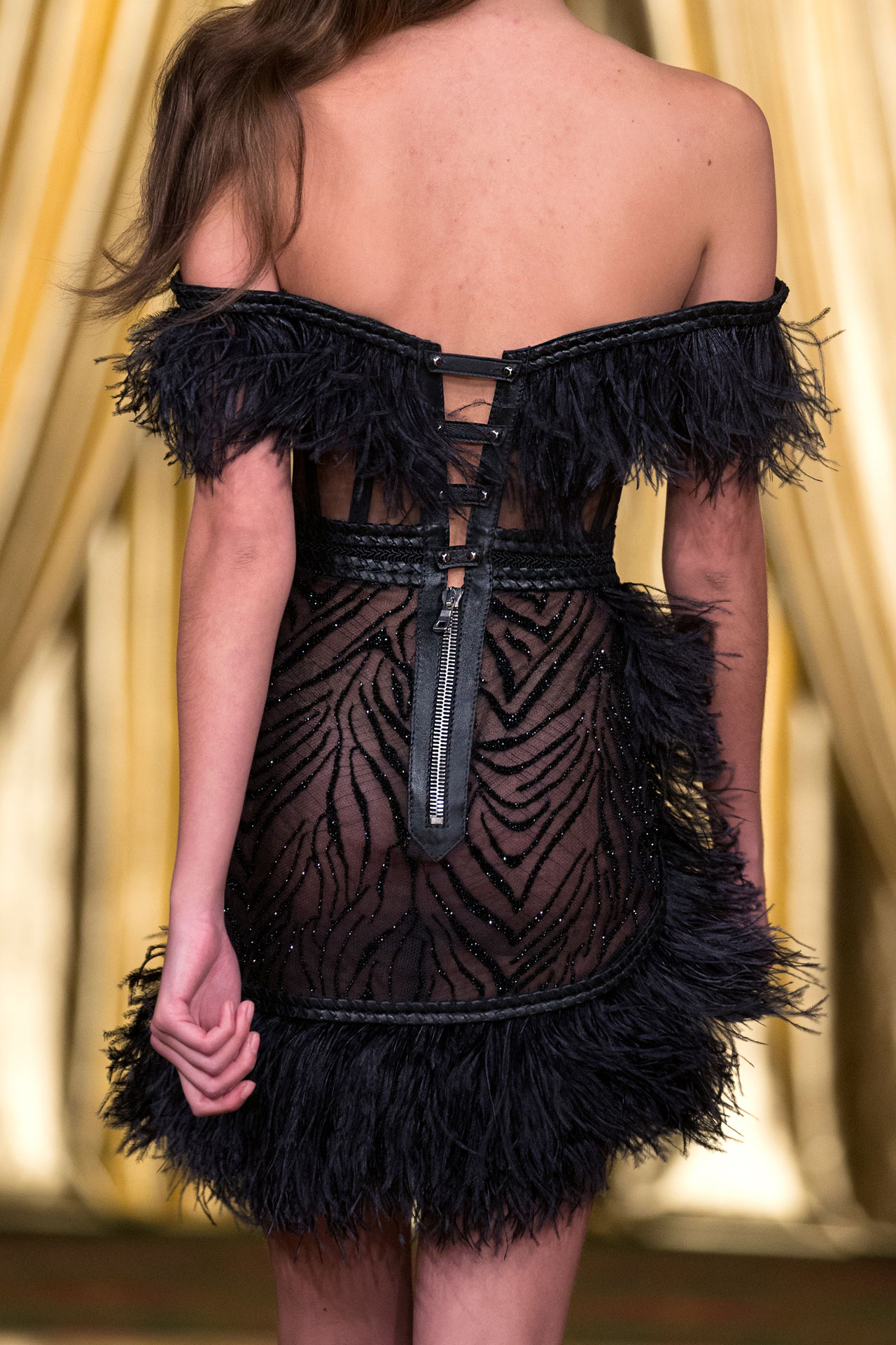 AW19 LOOK 01